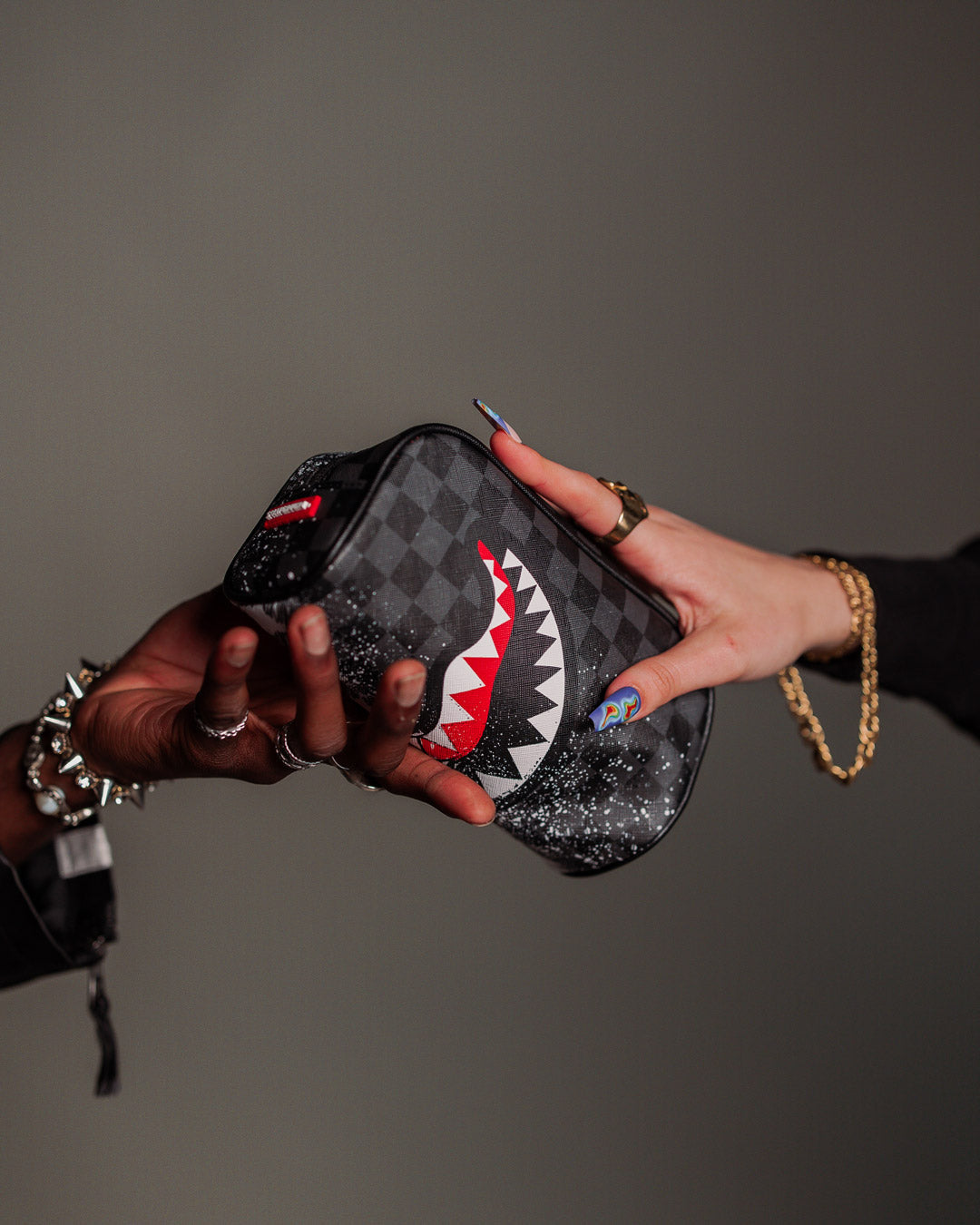 SPRAYGROUND® POUCH SCRIBBLE DRIBBLE CHECK POUCH