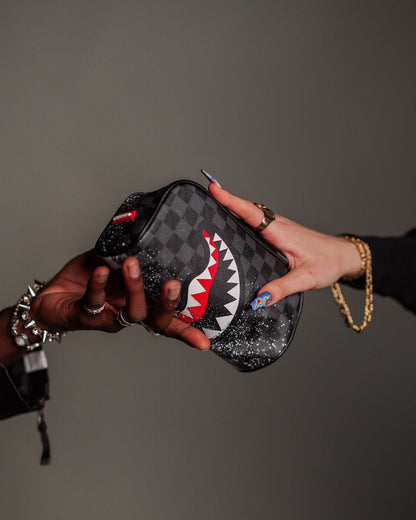 SPRAYGROUND® POUCH SCRIBBLE DRIBBLE CHECK POUCH